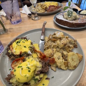 Tipsy Egg - Pot Roast Benedict and party potatoes - Coffee & Tea Near Me - Chandler, Arizona