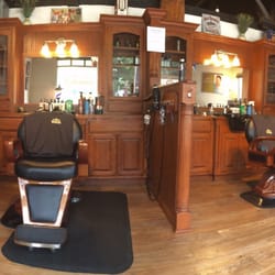 Roosters Men's Grooming Center