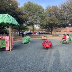 Les Lacs Linear Park - Park entrance