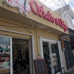 Salon Spa D' Yadira - The entrance to the salon.