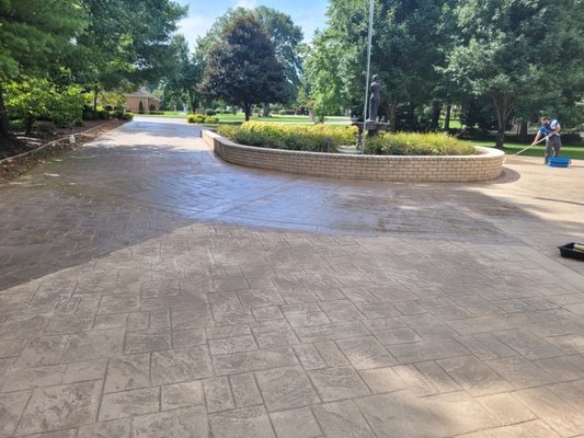 Cleaning and ceiling a stamped concrete driveway - Cleaning and ceiling with a high gloss Solvent sealer Cleaning and ceiling a stamped concrete driveway - Cleaning and ceiling with a high gloss Solvent sealer