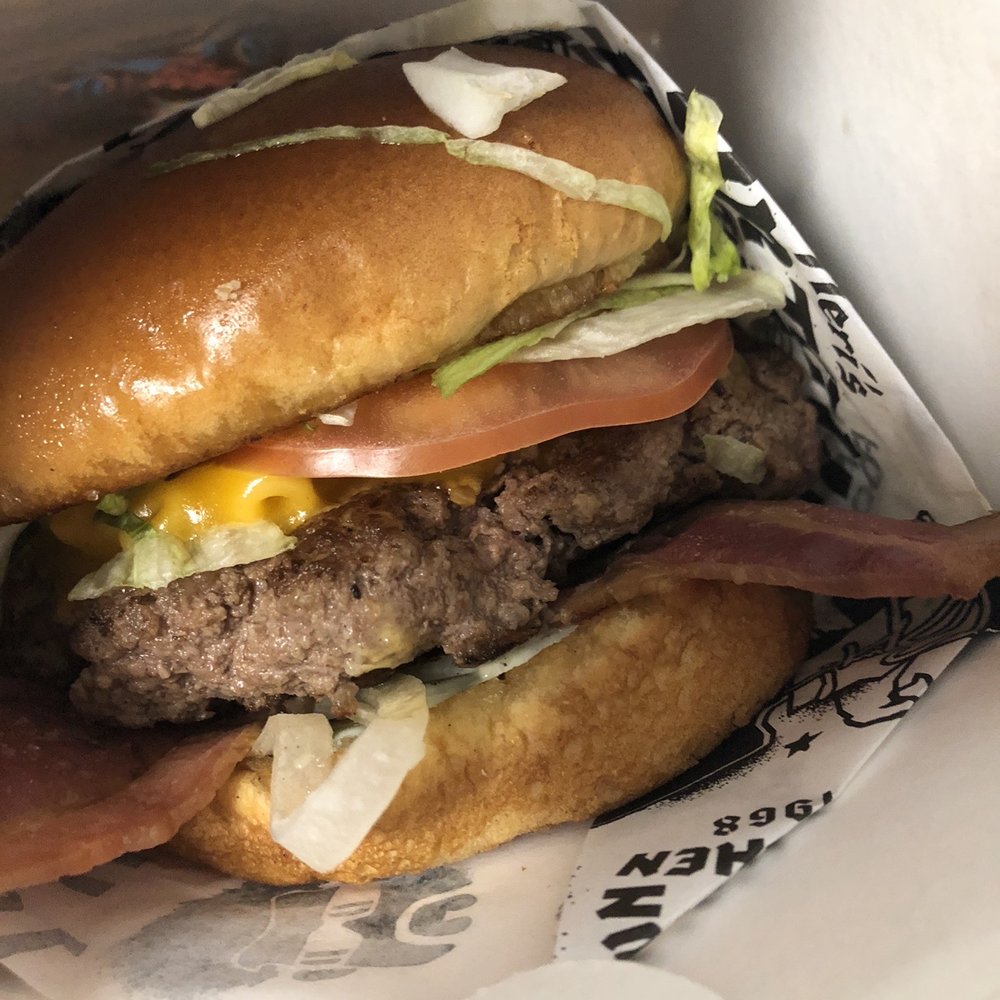 Guy Fieri's Flavortown Kitchen - Burger with Mac and cheese - Food Delivery Services Near Me Guy Fieri's Flavortown Kitchen - Burger with Mac and cheese - Food Delivery Services Near Me