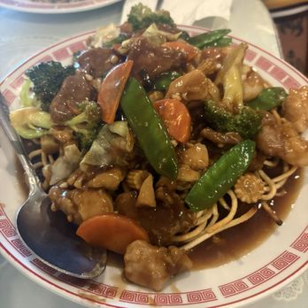 Mandarin Wok Restaurant - House Pan-Fried Noodles - Chinese Near Me - San Diego, California Mandarin Wok Restaurant - House Pan-Fried Noodles - Chinese Near Me - San Diego, California