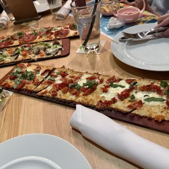 Seasons 52 - Flatbreads - New American Near Me - Garden City, New York Seasons 52 - Flatbreads - New American Near Me - Garden City, New York