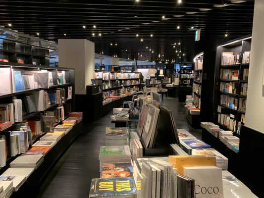 Roppongi Tsutaya Books by null