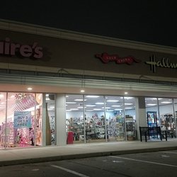 Rachael's Hallmark Shop - This is the Hallmark of a good shop