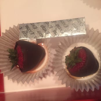 Edible Arrangements - Thanks edible arrangements for the small berries!! No thank you. - Gift Shops Near Me - Las Vegas, Nevada
