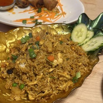 Mai Thai Cuisine - Pineapple fried rice - Thai Near Me - Montreal, Quebec Mai Thai Cuisine - Pineapple fried rice - Thai Near Me - Montreal, Quebec