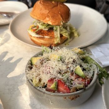 Moxies - Mahi Sandwich - Lounges Near Me - Miami, Florida