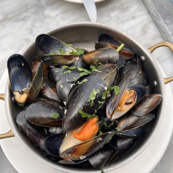 Le Pont de la Tour - Mussels - Delis Near Me - London, XGL Le Pont de la Tour - Mussels - Delis Near Me - London, XGL