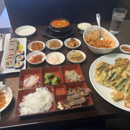 Tofu stew, Kim bop, seafood pancake, galbi lunch box, and tteokbokki with noodles.