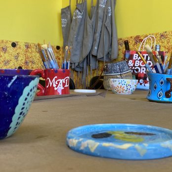 Mad Potter - Aprons, brushes, paint tray and water bowls - Paint-Your-Own Pottery Near Me - Lebanon, Ohio Mad Potter - Aprons, brushes, paint tray and water bowls - Paint-Your-Own Pottery Near Me - Lebanon, Ohio