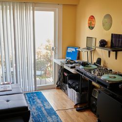 Mission: DJ - Setup 1.0 - Turntables and Controller