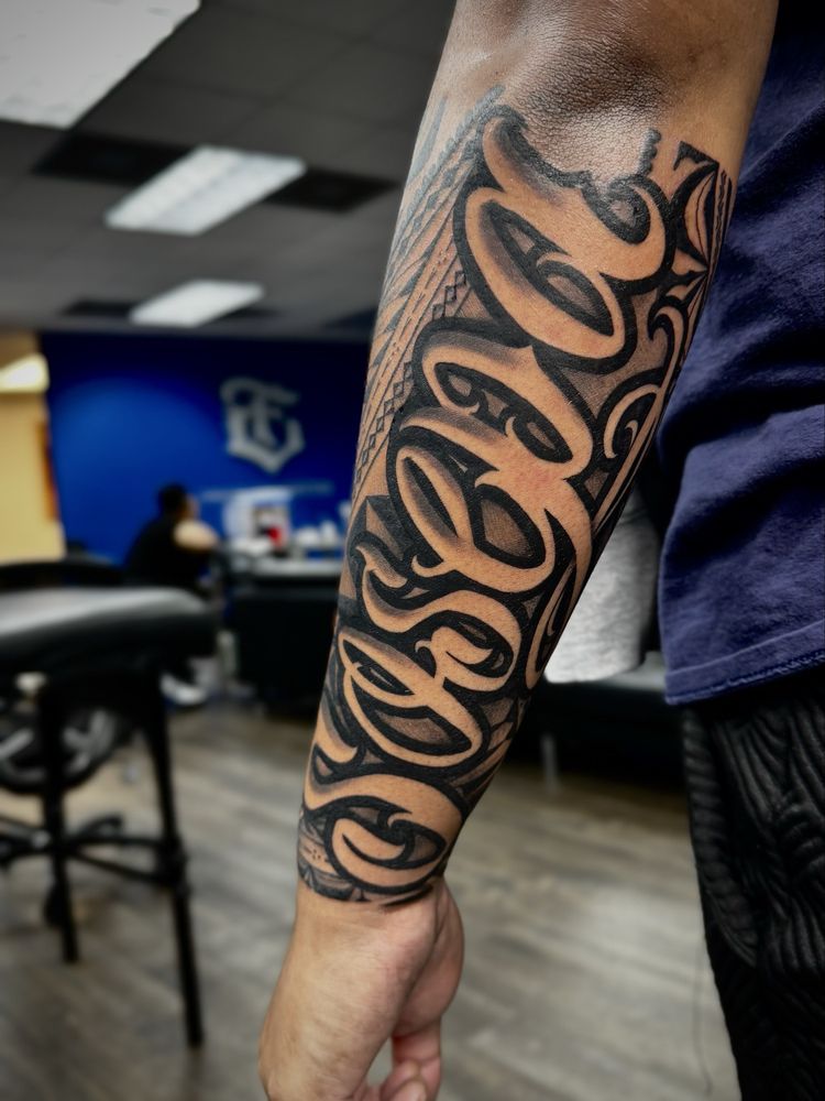 Frost City Tattoo Logo