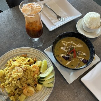 Chaam Eatery - Pineapple Fries rice, Thai tea, Thai beef curry and rice - Thai Near Me - Riverside, California