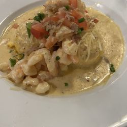 R Place - Shrimp & Grits
