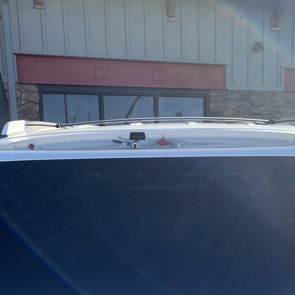 Close up on the 3rd brake lights location