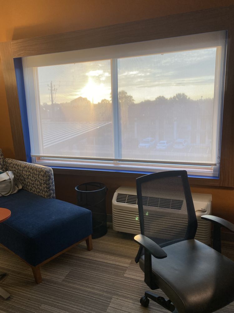 Holiday Inn Express & Suites