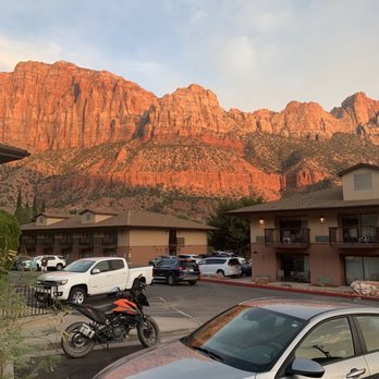 Bumbleberry Inn - View from parking lot - Hotels Near Me - Springdale, Utah