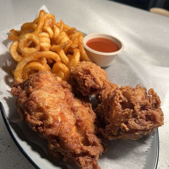 Julia & Henry's - Peachy's - Food Court Near Me - Miami, Florida Julia & Henry's - Peachy's - Food Court Near Me - Miami, Florida