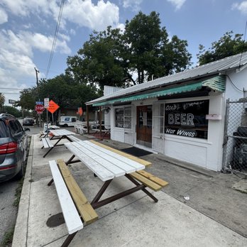 Cullum's Attagirl - Outdoor seating - Chicken Wings Near Me - San Antonio, Texas