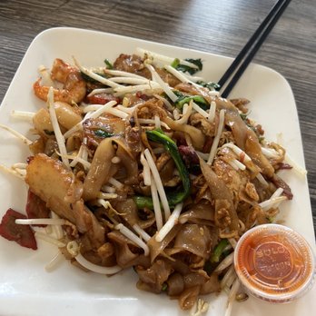 Borneo Eatery - 12/24/2021 Kwe Tiau Goreng Borneo. YUMMY! Order it! - Indonesian Near Me - Alhambra, California Borneo Eatery - 12/24/2021 Kwe Tiau Goreng Borneo. YUMMY! Order it! - Indonesian Near Me - Alhambra, California