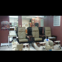 Massage chairs are free with the pedicure