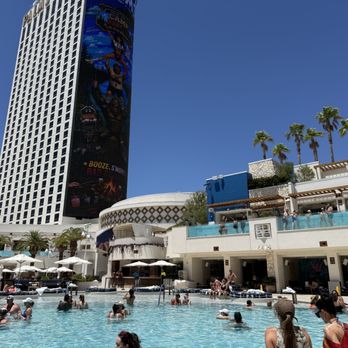 Palms Pool - Swimming Pools Near Me - Las Vegas, Nevada