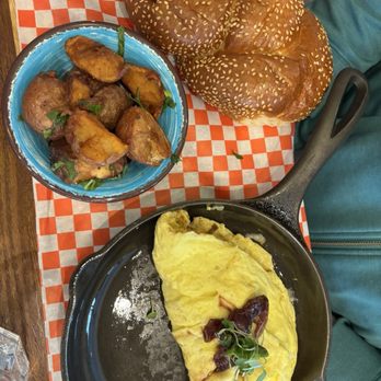 Cafe Landwer - Cafes Near Me - Toronto, Ontario