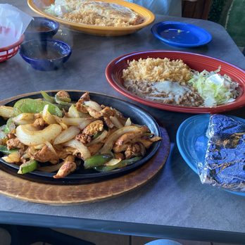 El Mayor Mexican Restaurant - Fajitas- chicken - Mexican Near Me - St. Louis, Missouri El Mayor Mexican Restaurant - Fajitas- chicken - Mexican Near Me - St. Louis, Missouri
