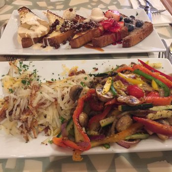 Batter & Berries - Flight of French Toast with Veggie Omelet with Smoked Gouda, seasonal veggies and cheesy hashbrowns - Breakfast & Brunch Near Me - Chicago, Illinois Batter & Berries - Flight of French Toast with Veggie Omelet with Smoked Gouda, seasonal veggies and cheesy hashbrowns - Breakfast & Brunch Near Me - Chicago, Illinois