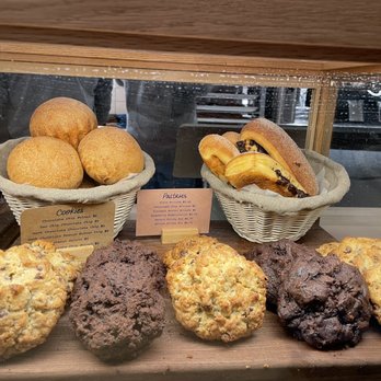 Levain Bakery - Bakeries Near Me - Chicago, Illinois