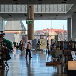 Exhibits mixed with library books, so well done
