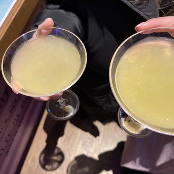 Fairlane Hotel Nashville, by Oliver - Glittery cocktails - Hotels Near Me - Nashville, Tennessee Fairlane Hotel Nashville, by Oliver - Glittery cocktails - Hotels Near Me - Nashville, Tennessee