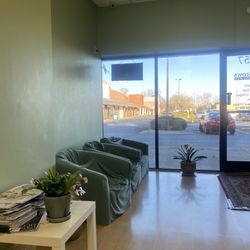 Yes! Brows - Waiting area