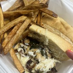 Famous Pizza - Super Chicken Sub no mushrooms excellent!