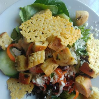 Legends Restaurant - Legend's house salad, all fresh, local far to table - Sports Bars Near Me - New Suffolk, New York