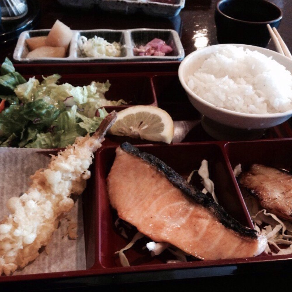 Kikuya - Salmon and Misoyaki butterfish lunch box - Japanese Near Me - Honolulu, Hawaii Kikuya - Salmon and Misoyaki butterfish lunch box - Japanese Near Me - Honolulu, Hawaii