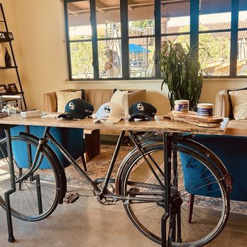 Bacchus Landing - Wine Tasting Room Near Me - Healdsburg, California