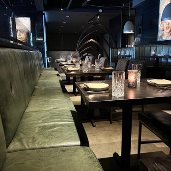 Arnette's Chop Shop - Upstairs dining area - Steakhouses Near Me - Brookhaven, Georgia