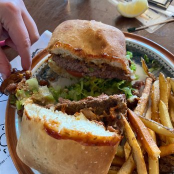 Mine Oyster - Chili cheese burger - Live/Raw Food Near Me - Boothbay Harbor, Maine