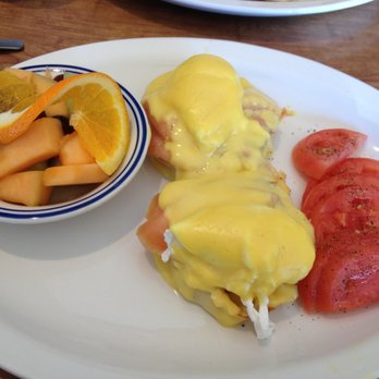 Colonnade Pizza - Salmon Benedict with tomato slices instead of home fries - Pizza Near Me - Ottawa, Ontario Colonnade Pizza - Salmon Benedict with tomato slices instead of home fries - Pizza Near Me - Ottawa, Ontario