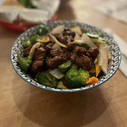 A Table - Z7. Com Bo Luc Lac - filet and veggies