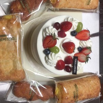 Tous Les Jours - Yuzu pie, cream fruit cake - Bakeries Near Me - Austin, Texas