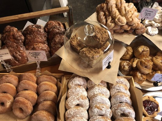 Sweet Dahlia Baking by null