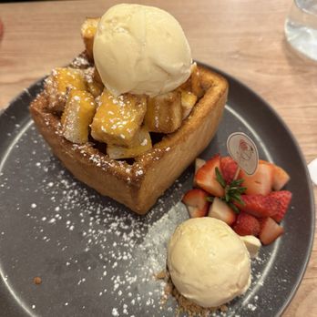 NaYa Dessert Cafe - Salted Egg Custard Toasted - Desserts Near Me - San Francisco, California NaYa Dessert Cafe - Salted Egg Custard Toasted - Desserts Near Me - San Francisco, California
