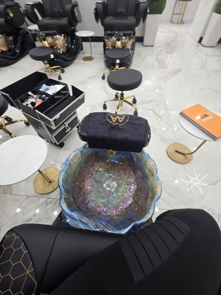 Ava Nail Bar Logo