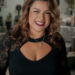 Level 5 Salon - Meet our Peggy our curly specialist and Colorist!