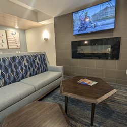 Holiday Inn Express & Suites Evansville Downtown