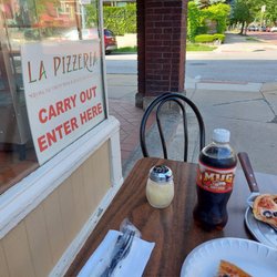 La Pizzeria - Dinner al fresco.
